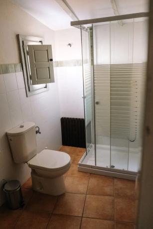 Edificio de uso mixto en paseo Costera Pont del Montcau, 6