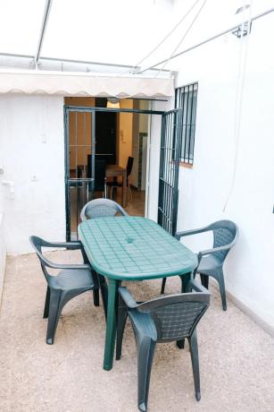 Edificio de uso mixto en paseo Costera Pont del Montcau, 6