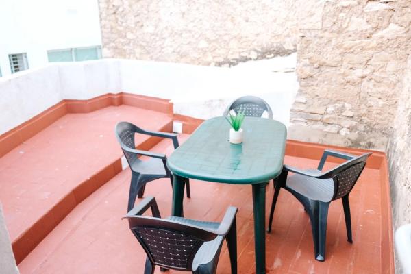 Edificio de uso mixto en paseo Costera Pont del Montcau, 6