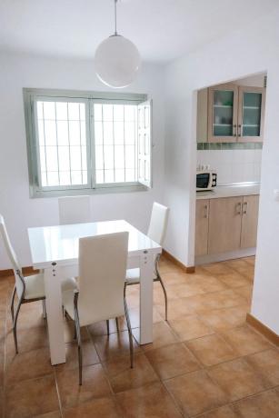 Edificio de uso mixto en paseo Costera Pont del Montcau, 6