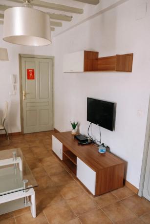 Edificio de uso mixto en paseo Costera Pont del Montcau, 6