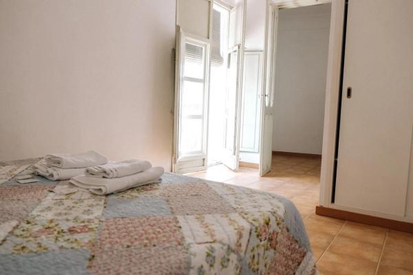 Edificio de uso mixto en paseo Costera Pont del Montcau, 6