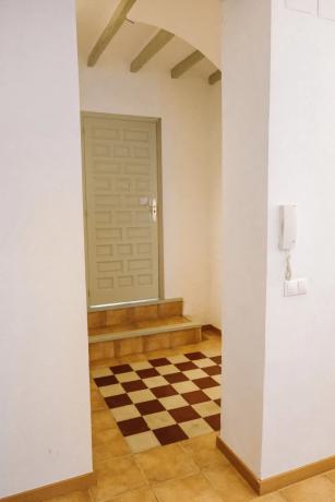 Edificio de uso mixto en paseo Costera Pont del Montcau, 6