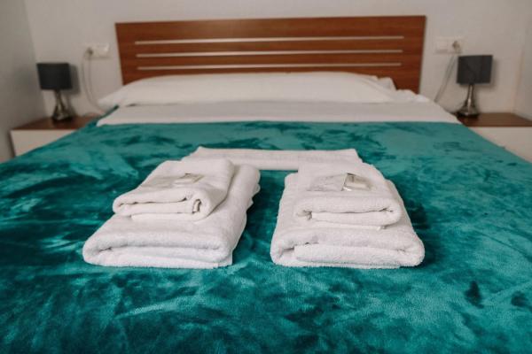 Edificio de uso mixto en paseo Costera Pont del Montcau, 6