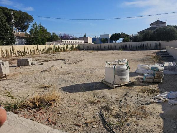 Edificio de uso mixto en calle Cottolengo