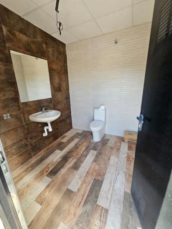 Edificio de uso mixto en calle Cottolengo