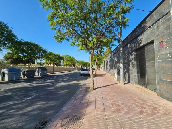 Edificio de uso mixto en calle Cottolengo