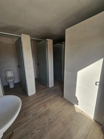 Edificio de uso mixto en calle Cottolengo