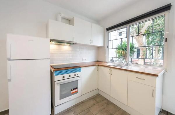 Edificio de uso mixto en calle Mirador