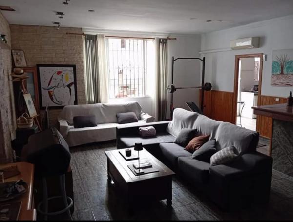 Edificio de uso mixto en calle Mirador