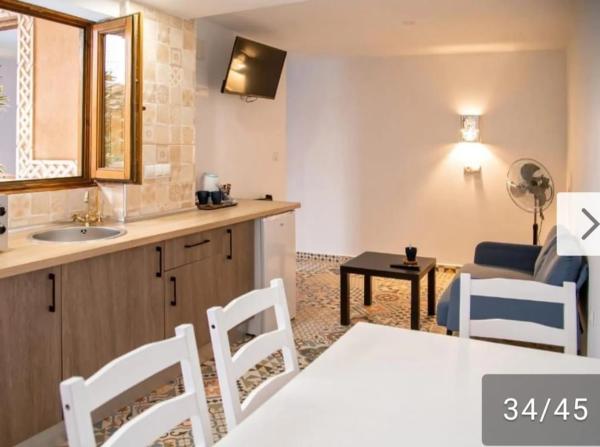 Edificio de uso mixto en calle Bono Guarner s/n