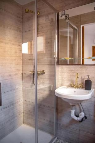 Edificio de uso mixto en calle Bono Guarner s/n