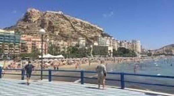 Edificio de uso mixto en calle Bono Guarner s/n