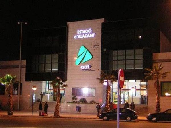 Edificio de uso mixto en calle Bono Guarner s/n