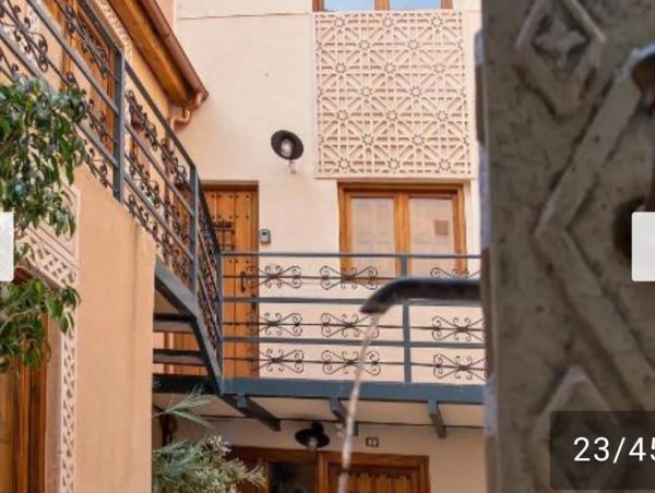 Edificio de uso mixto en calle Bono Guarner s/n