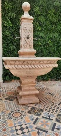 Edificio de uso mixto en calle Bono Guarner s/n