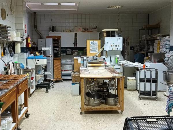 Edificio de uso mixto en calle Llavador, 10