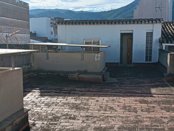 Edificio de uso mixto en calle Llavador, 10