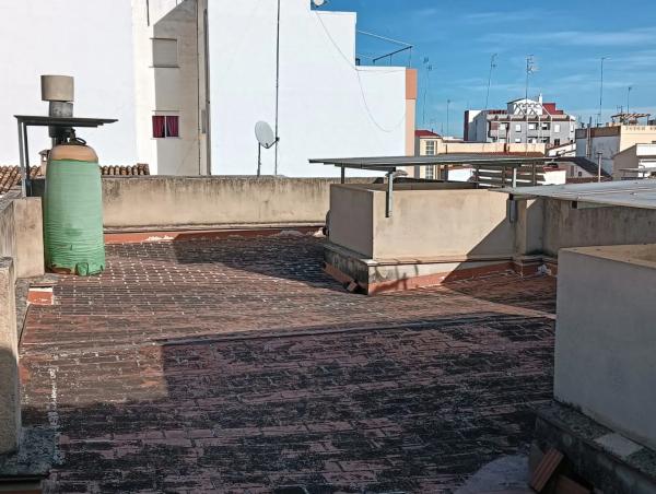 Edificio de uso mixto en calle Llavador, 10