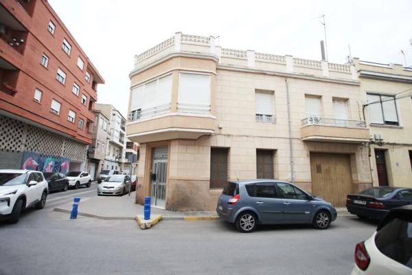 Edificio de uso mixto en calle Gabriel Sijé, 10