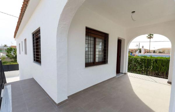 Edificio en Barrio Les Bassetes-El Marjal