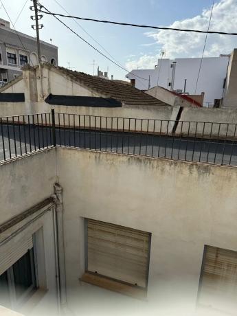 Edificio de uso mixto en calle Antonio Sequeros, 8