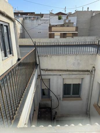 Edificio de uso mixto en calle Antonio Sequeros, 8