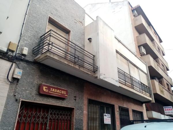 Edificio de uso mixto en calle Antonio Sequeros, 8