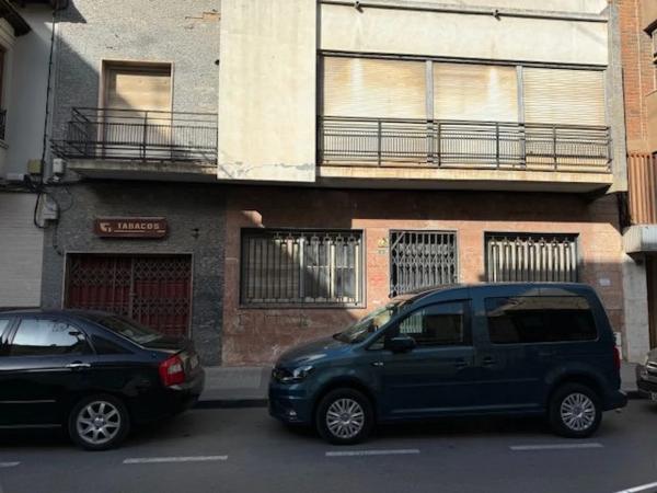 Edificio de uso mixto en calle Antonio Sequeros, 8