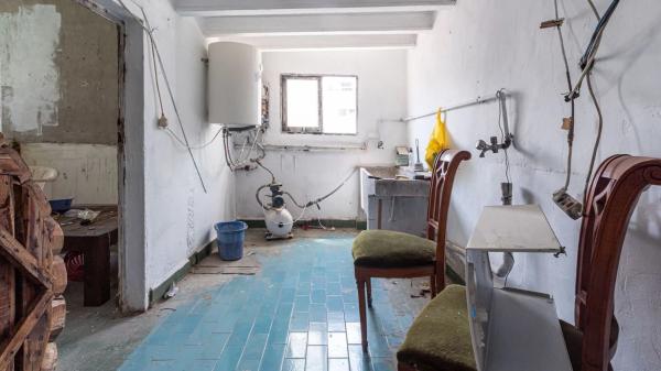 Edificio residencial en calle de la Bretxa Oberta a la Muralla per les Tropes de Felip V, 7