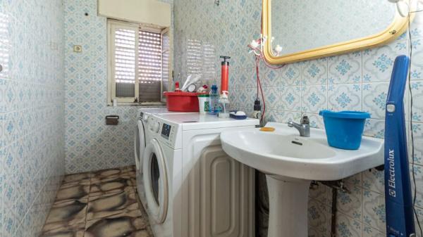 Edificio residencial en calle de la Bretxa Oberta a la Muralla per les Tropes de Felip V, 7