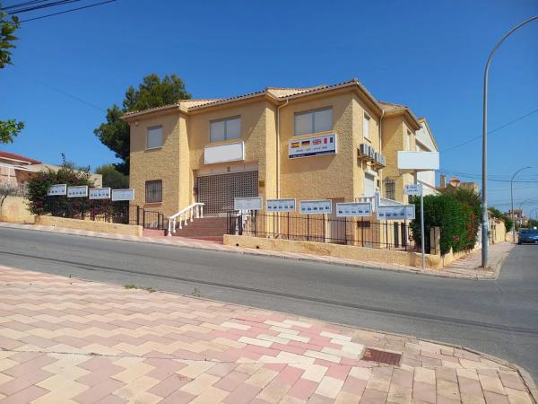 Edificio de uso mixto en calle Bilbao, 42
