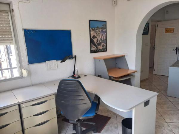 Edificio de uso mixto en calle Bilbao, 42