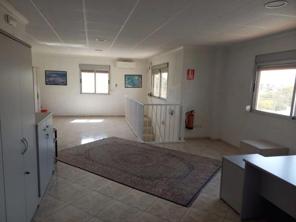 Edificio de uso mixto en calle Bilbao, 42