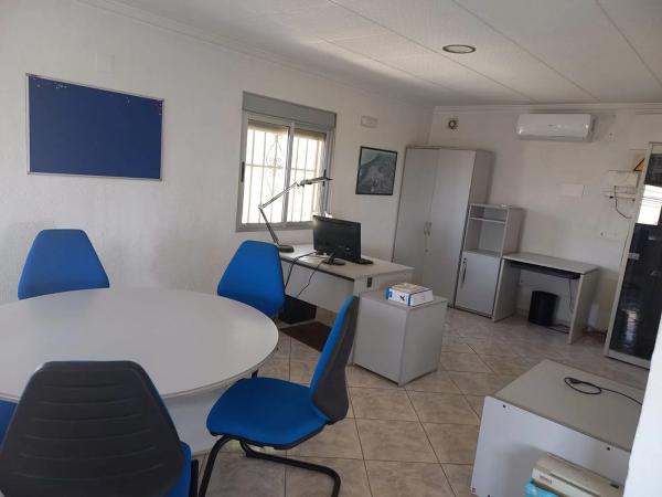 Edificio de uso mixto en calle Bilbao, 42