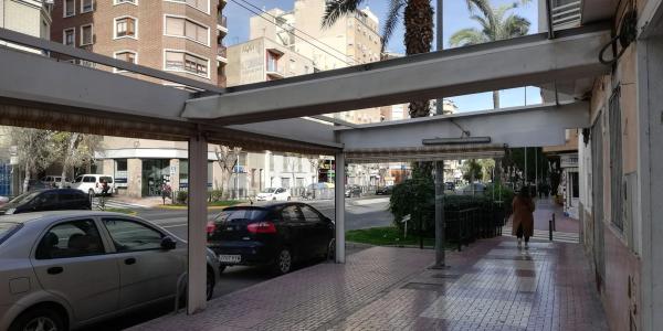 Edificio de uso mixto en avenida Sant Vicent Ferrer, 12