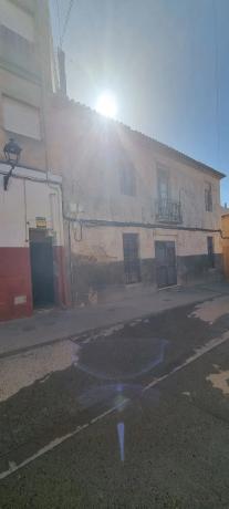 Edificio de uso mixto en calle busot, 1