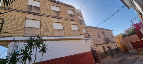Edificio de uso mixto en calle busot, 1