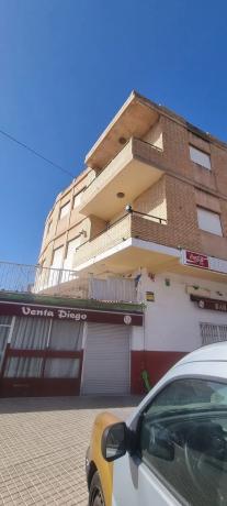 Edificio de uso mixto en calle busot, 1