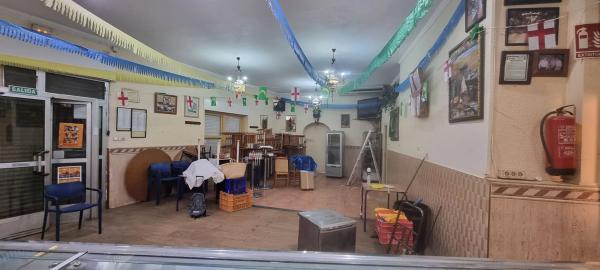 Edificio de uso mixto en calle busot, 1