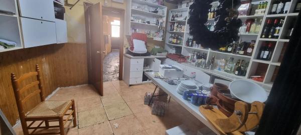 Edificio de uso mixto en calle busot, 1