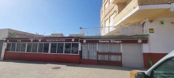 Edificio de uso mixto en calle busot, 1