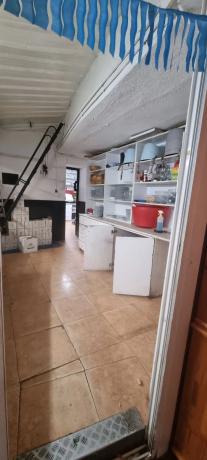 Edificio de uso mixto en calle busot, 1