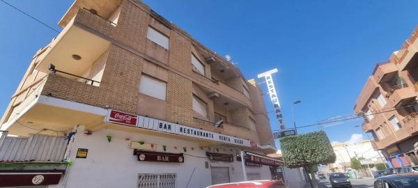 Edificio de uso mixto en calle busot, 1