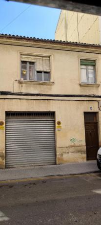 Edificio de uso mixto en calle Perú, 26