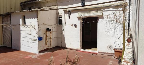 Edificio de uso mixto en calle Perú, 26