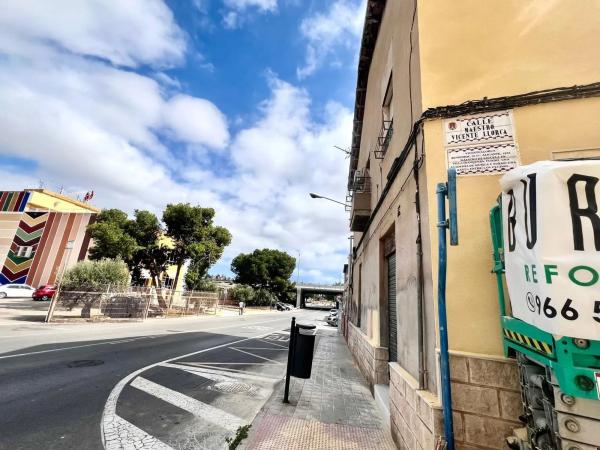 Edificio en calle Maestro Vicente Llorca
