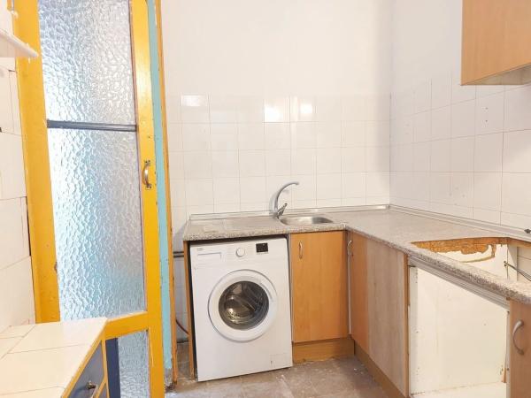 Edificio en calle José Gutiérrez Petén, 3