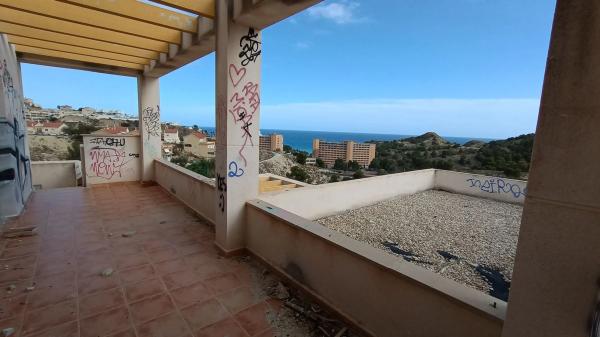 Edificio de uso mixto en avenida d'Europa, 52