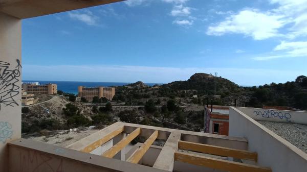 Edificio de uso mixto en avenida d'Europa, 52